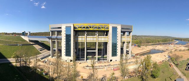 Baustelle des neuen Schiffshebewerks Niederfinow im April 2019